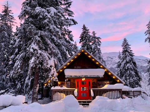 Comfortable and Cozy Girdwood Cabin
