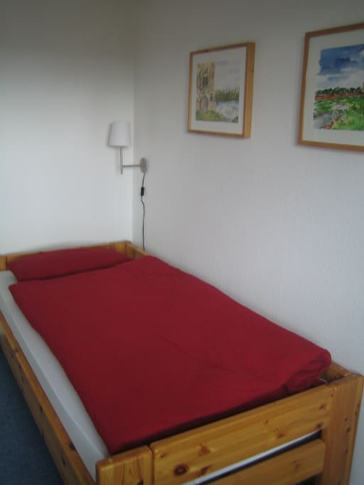 Bett mit Leselampe