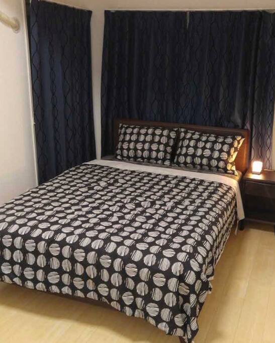 獨立帶鎖雙人床房間
The independent double room.
