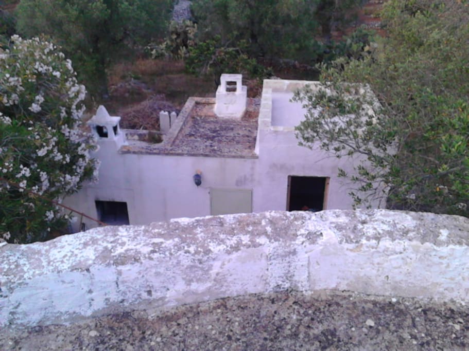dal tetto del trullo, ottimo luogo per guardare le stelle o i tramonti