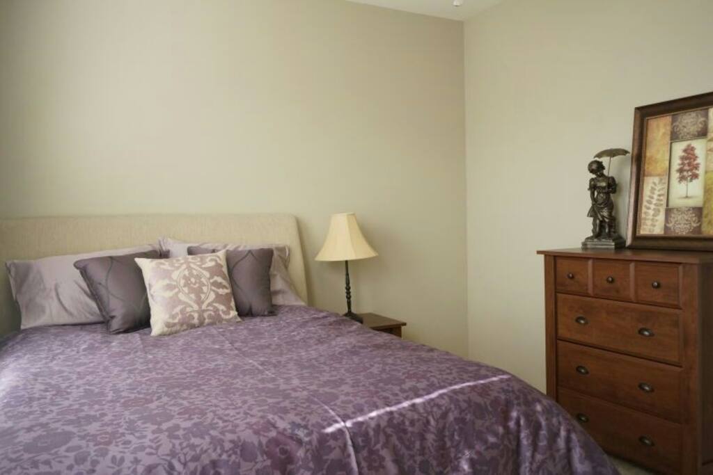 2nd Bedroom with queen bed