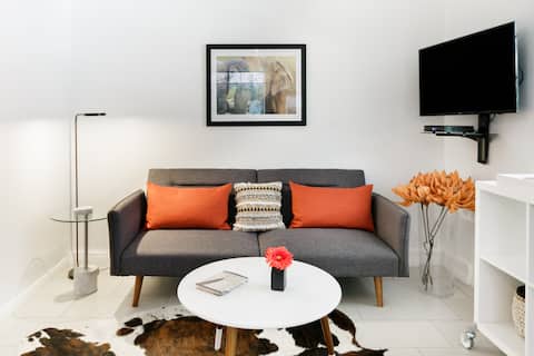 Popular Airbnb listing: Boutique-Style Oasis in the Heart of Sherman Oaks in Sherman Oaks