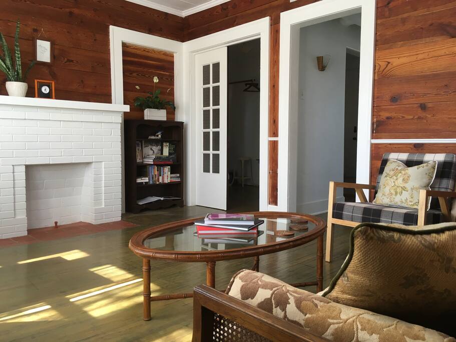 The house is very relaxing. You’ll have good wifi for streaming, plenty of books to peruse, and lots of bars shops and restaurants to visit one block away.