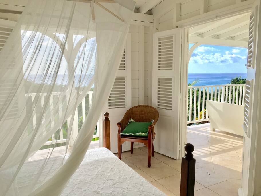 Chambre principale vue mer