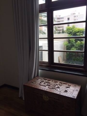 Warm, family home in Fresnaye gallery image 2