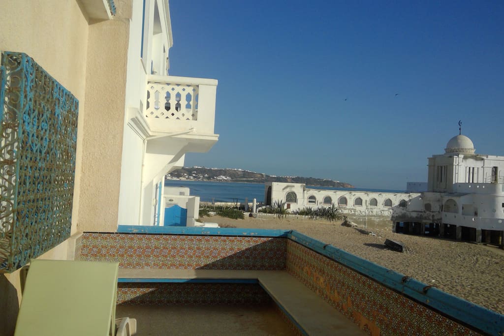 terrasse devant la chambre, vue sur Khoubet El Haoua et la grande plage de La Marsa