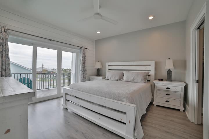 King Suite 2 - 2nd Floor - King Bed, Full Bath, Private Balcony with Gulf View