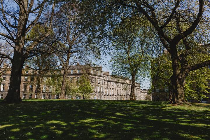 Ground Floor New Town Flat – Views to Dean Bridge gallery image 5