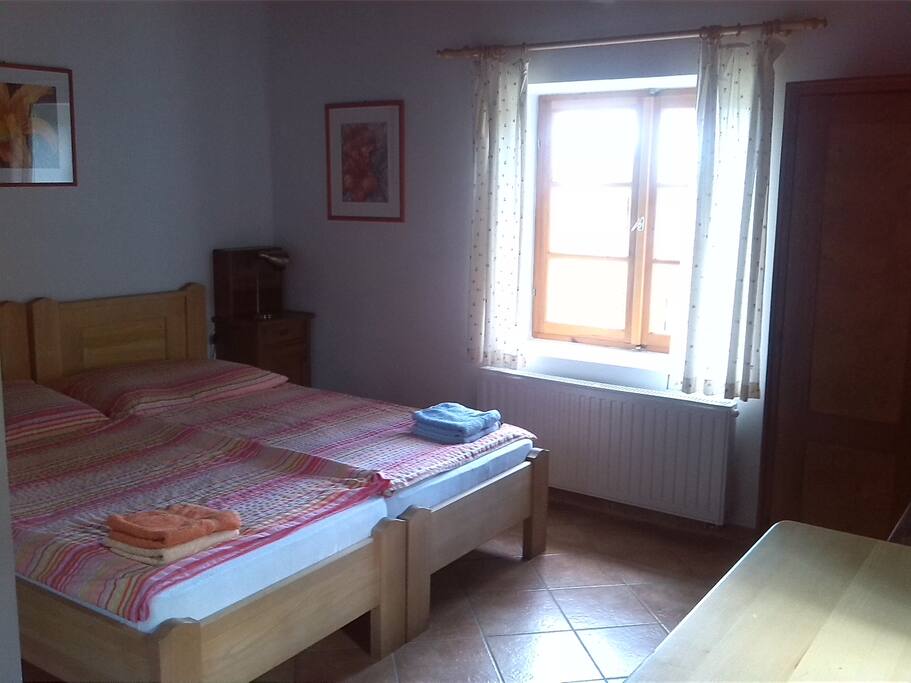 Schlafzimmer 1