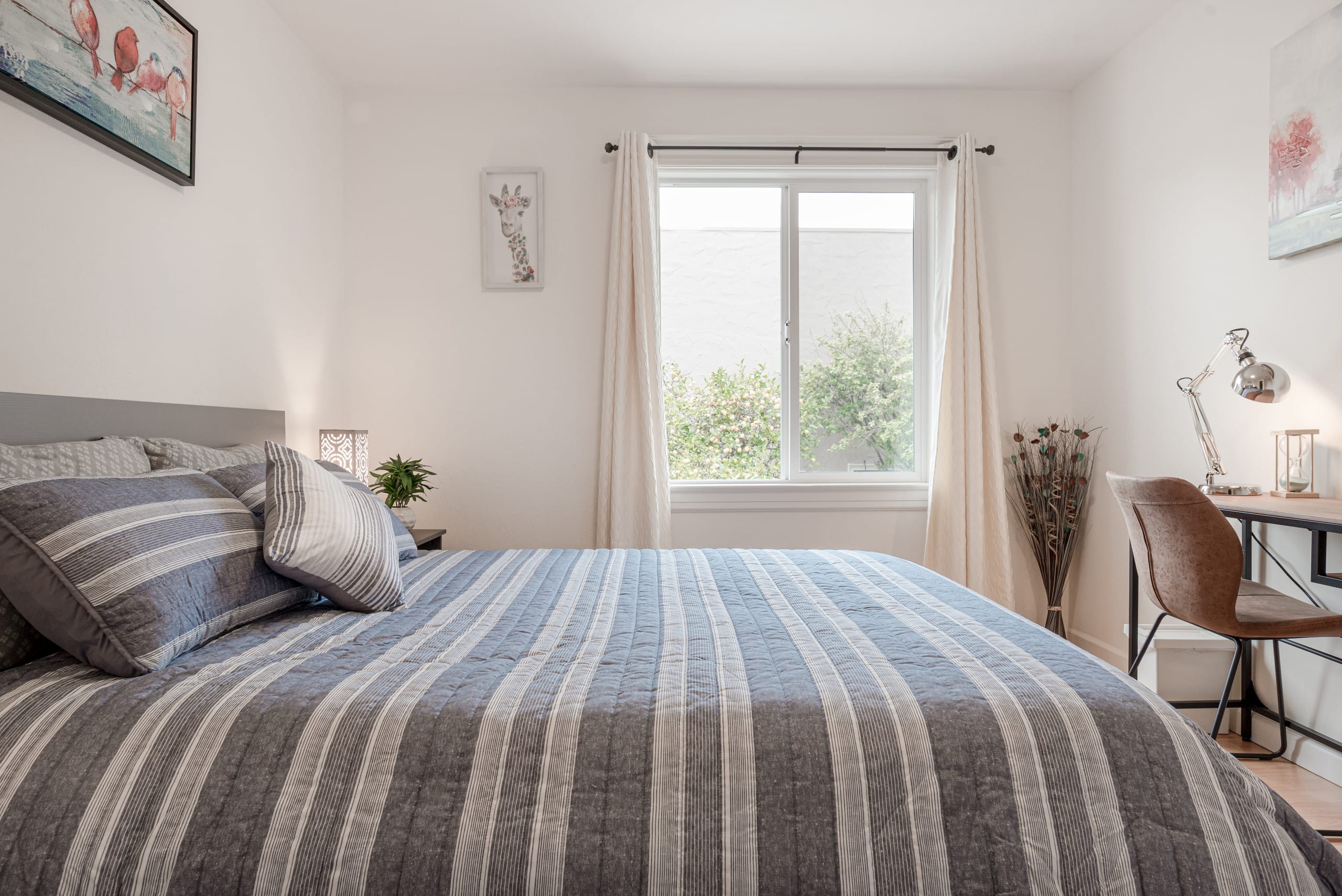 Relaxed 3B/2Ba Home with Private Parking - Image 19