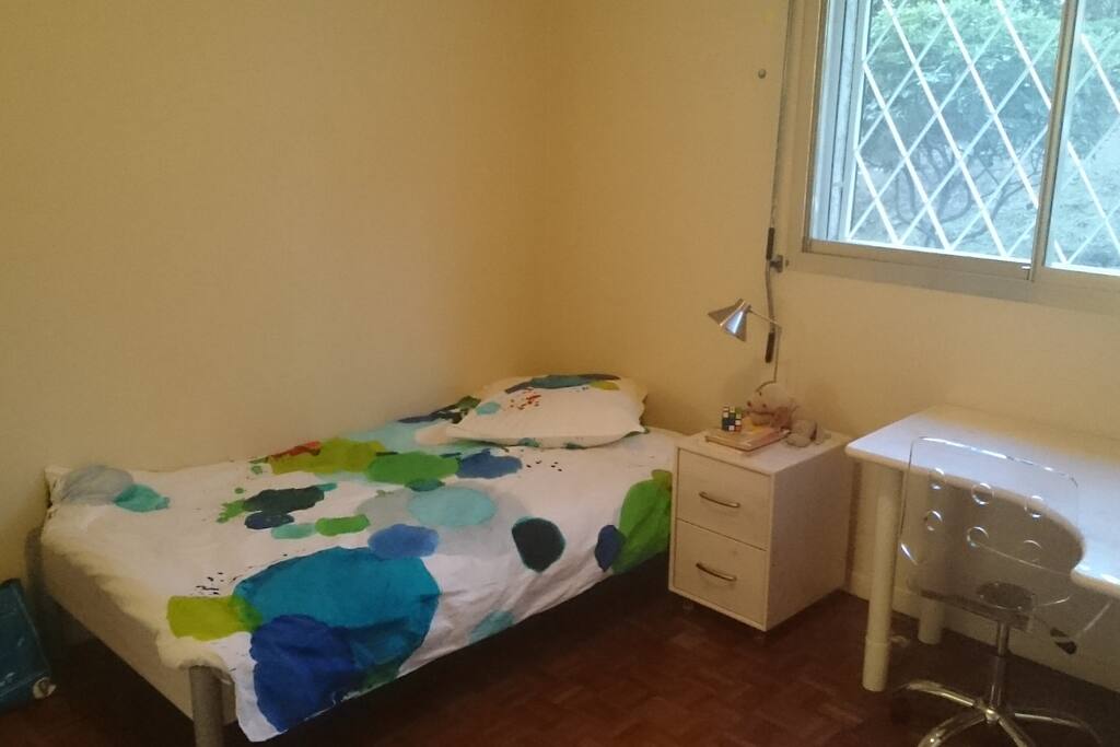 chambre au Nord et au calme.