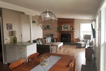 SarahAnne Ocean View Bungalow, Lincoln City Oregon