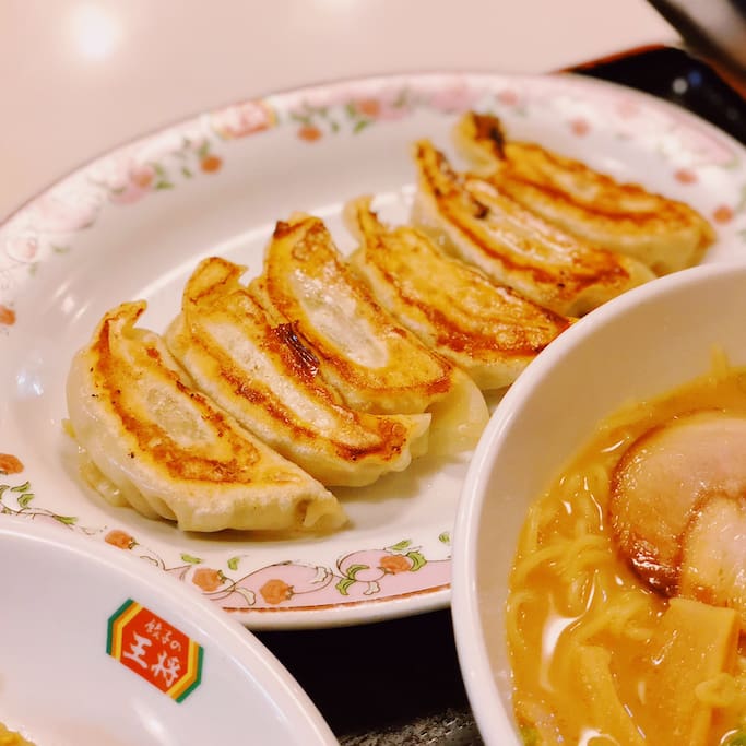 人气超高的饺子の王将 到底好不好吃 大阪旅游攻略 尽在airbnb爱彼迎