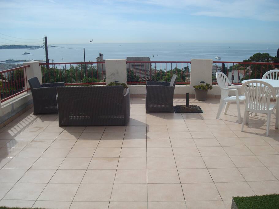 Terrasse 50m2....Parfois on voit la Corse!