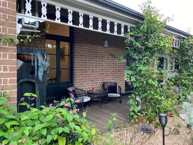 Wingham House 1889 – Entire Bnb (2 rooms) gallery image 2