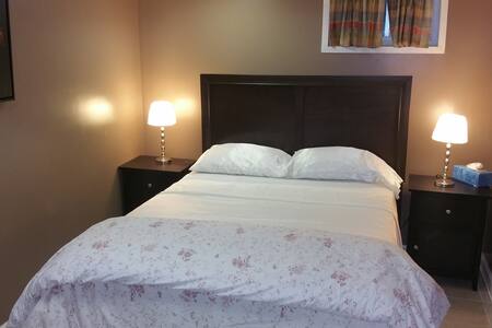 Independent Basement Apt.2 bedrooms Up to 5 guests