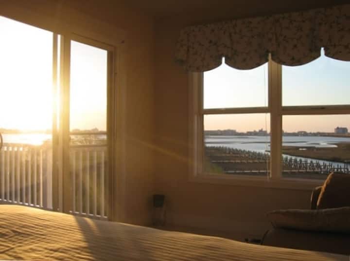 جناح رئيسي في الطابق الثالث مع إطلالة على شروق الشمس