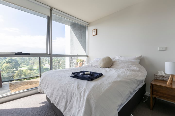 Recámara principal con vista y baño privado