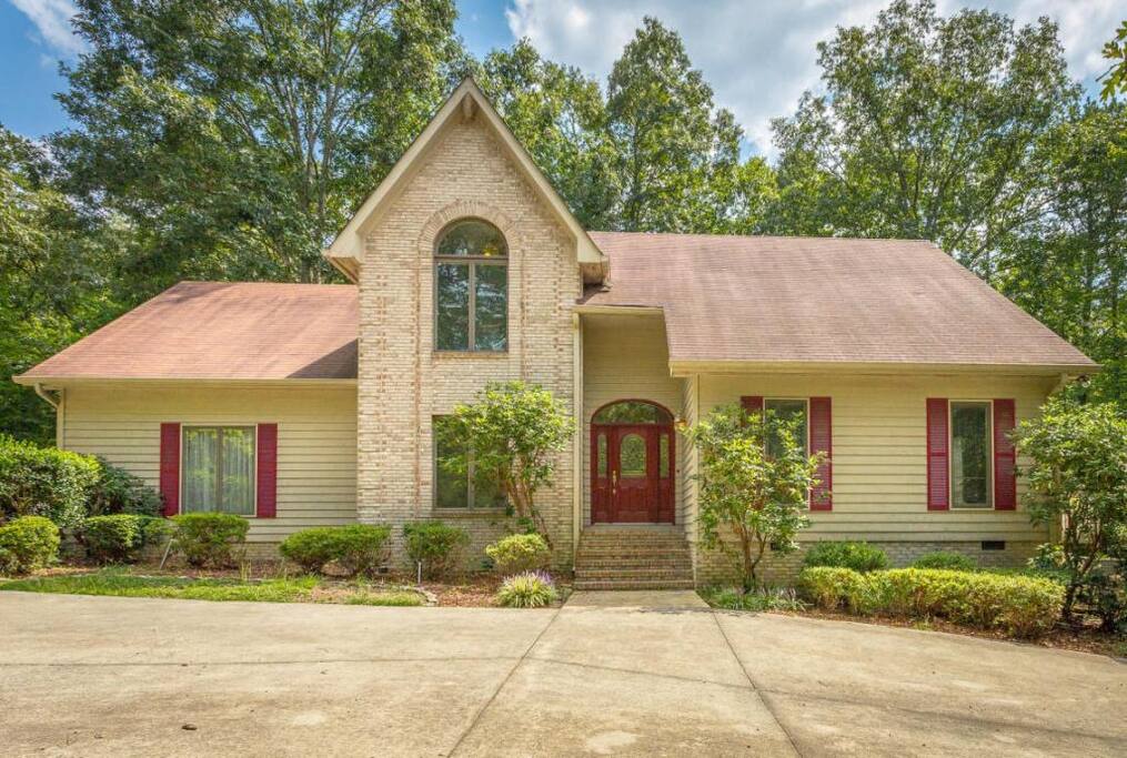 Large, inviting house with open concept floor plan, high ceilings, lots of natural sunlight and oversized windows and skylights. Double semi- circle driveway with plenty of parking for cars.