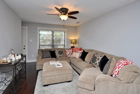 Successful Airbnb property: Beautiful Private Condo in Spring Branch in Spring Branch Central