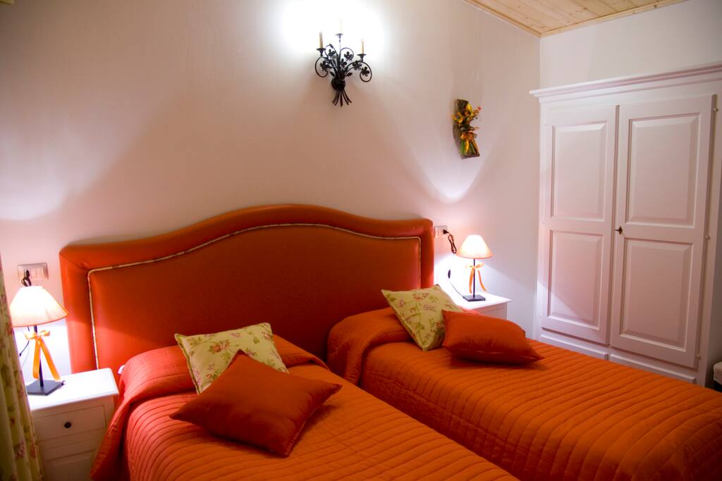 Camera Arancio