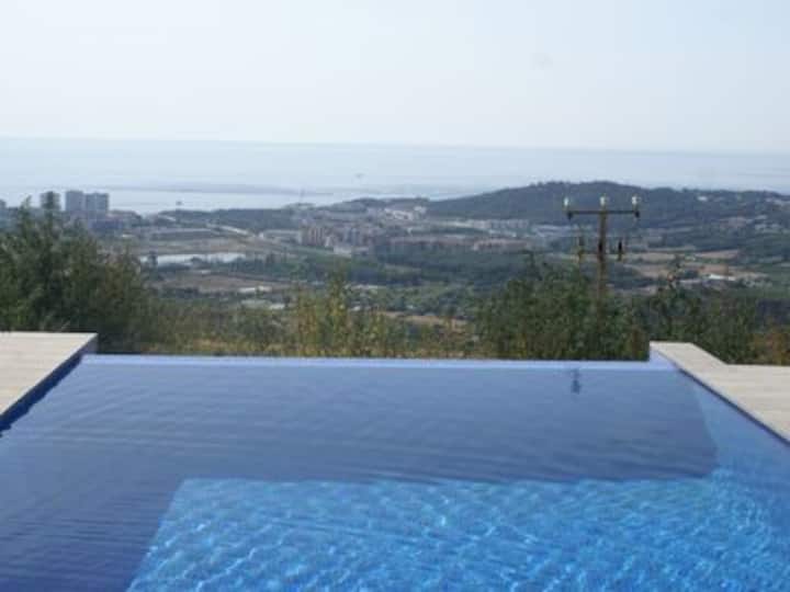 New holiday villa with great views!