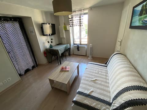Annonce Airbnb populaire: 2-room terrace near Annecy Old Town à Annecy