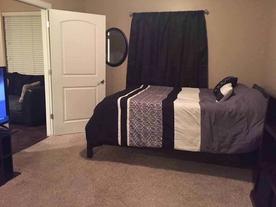 Master Bedroom with a 10" Queen Memory Foam mattress. 48" Smart TV that comes with Netflix, Xfinity, Spotify, & 140 cable channels.