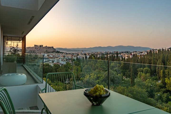 Kalypso, Urban APT w/ Unique Views of Acropolis! gallery image 2