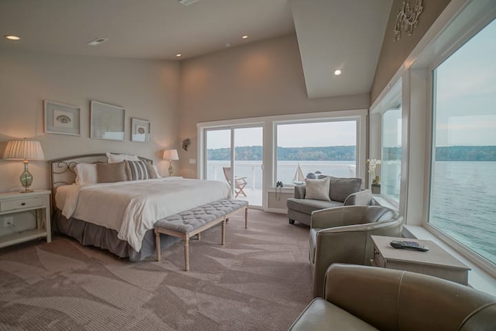 غرفة النوم الرئيسية في الطابق العلوي 1 أثناء المد المرتفع