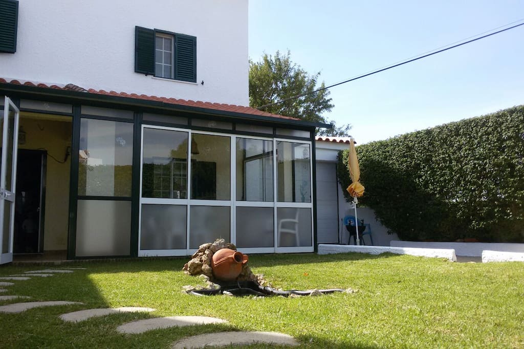Espaço exterior na frente da casa