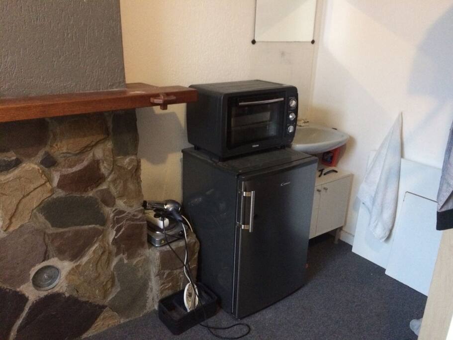 Sink, oven, and fridge