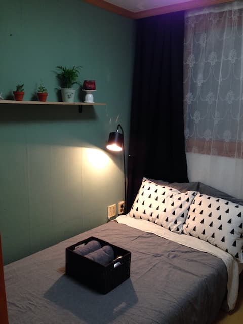 1 minute HyochangPark station line6