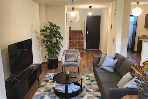 Ideal home-office Esmeralda Zone