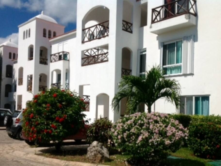 Private Condos next to Golf Camp and beautiful Gardens