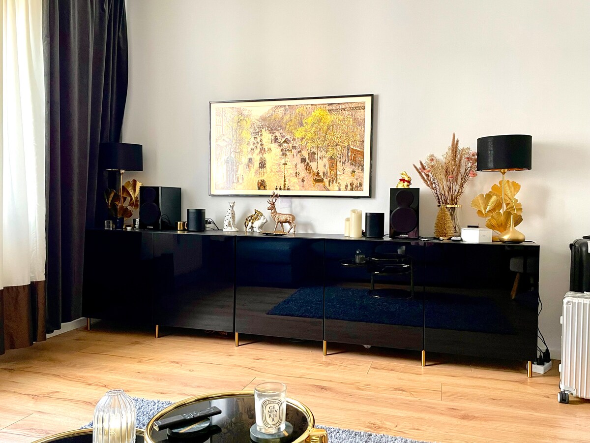 带电视和Sonos音响系统的客厅