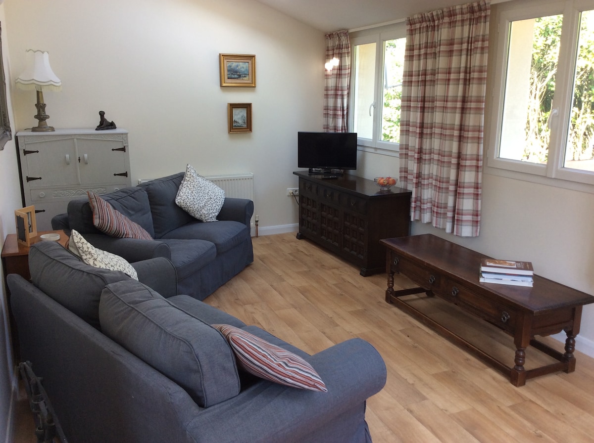 Top Airbnb: Town house with a garden to enjoy in the summer en Bagnoles De L'orne Normandie