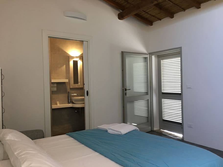Stanza da letto con bagno annesso