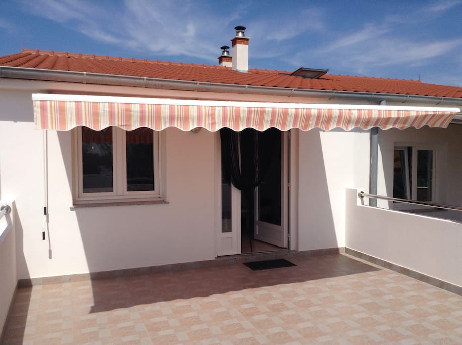 Entrance to the apartmant, and a place in the shade where You can enjoy a drink