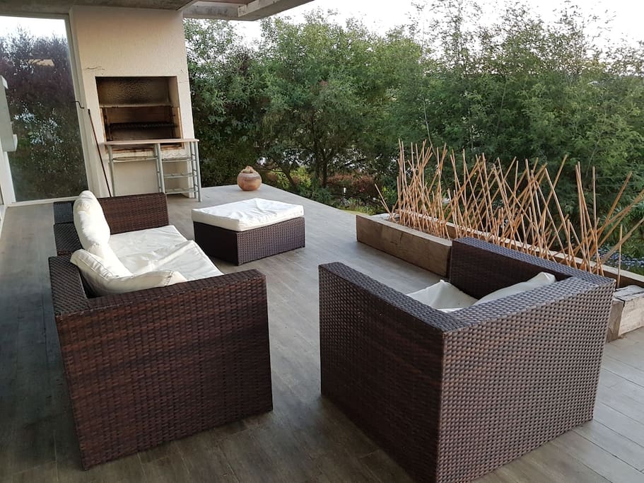 terraza principal con vista y asadera