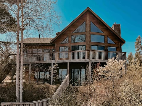 Dunwandrin Lake House in Marquette | Sleeps 10!