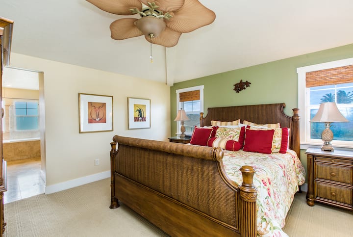 Მასტერ-საძინებელი, Armoire w/ TV არ არის სურათზე 