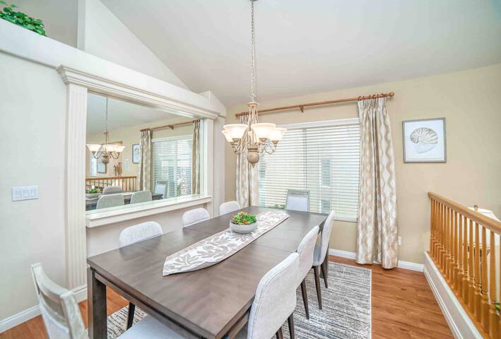 Clean, spacious 4 bedroom home in great location! gallery image 4