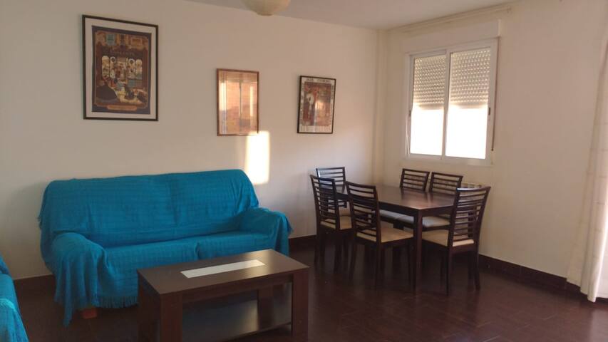 Amplio ático con terraza tranquilo y confortable