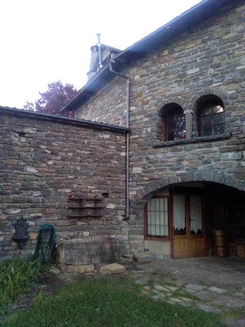 Garden house and terrace, quiet, near Jaca