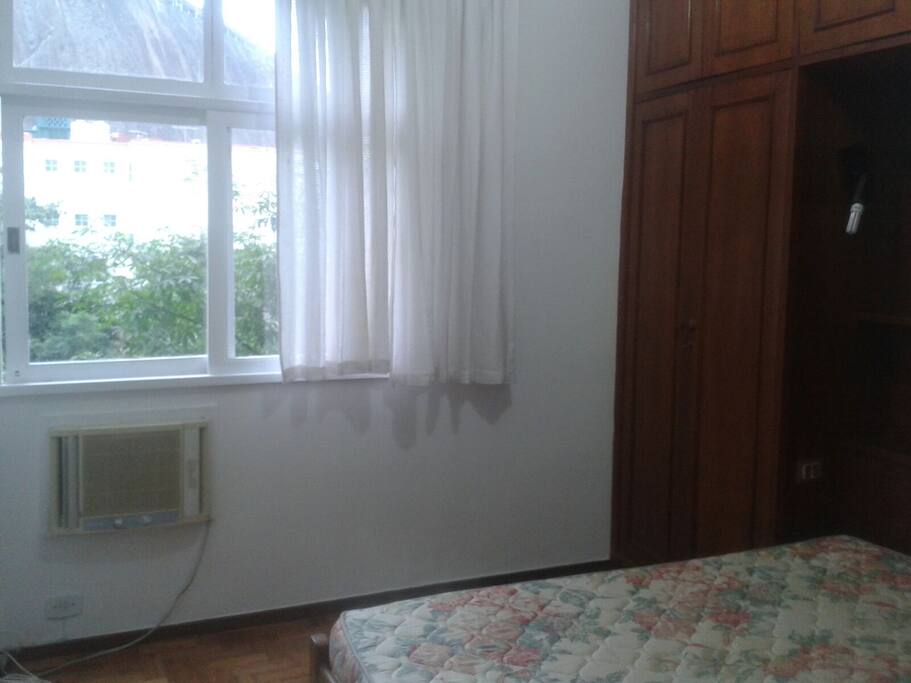Quartos com armários confortáveis
