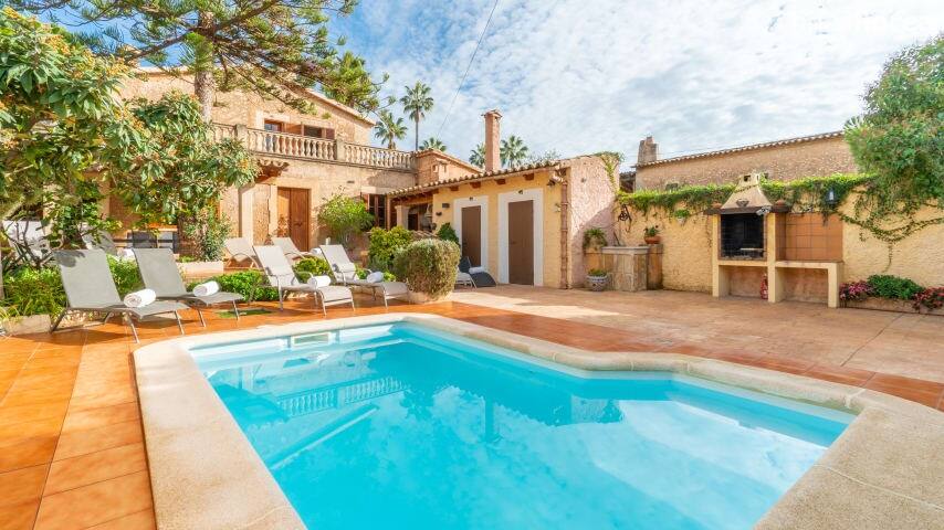 Big house with garden and barbecue