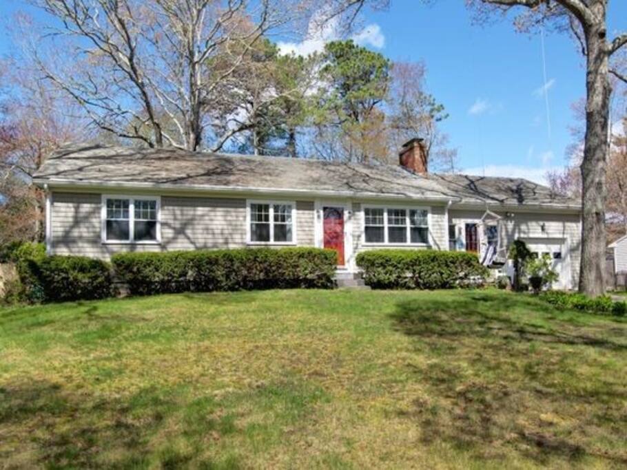 Nice quiet neighborhood less than .01 mile to beach. Nice front yard and very private back yard