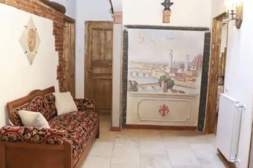 Top performing Airbnb: Ricasoli-Duomo Typical Florentine Style in Firenze
