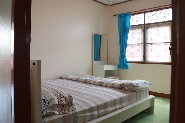 2 Bedrooms with Air conditioners and king size beds